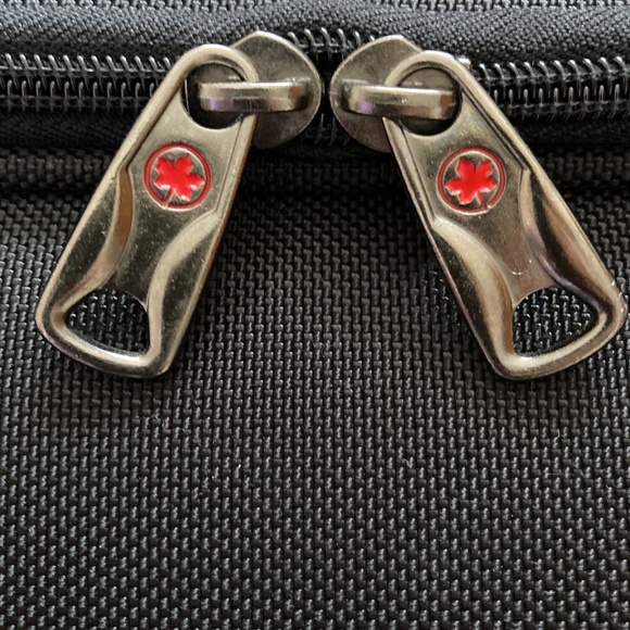 🆕 ATLANTIC AIR CANADA FOLDABLE GARMENT BAD - Picture 4 of 9